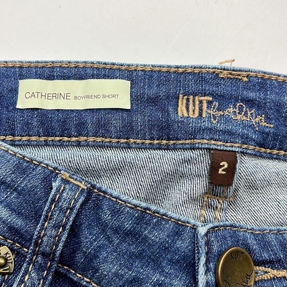 Kut From The Kloth Catherine Boyfriend Denim Short Size. 2 - Picture 8 of 16